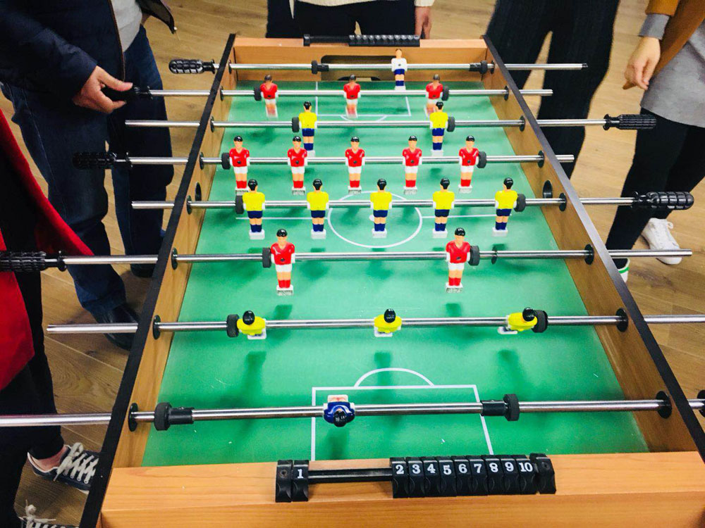 外贸牛桌上足球争霸赛激情开赛